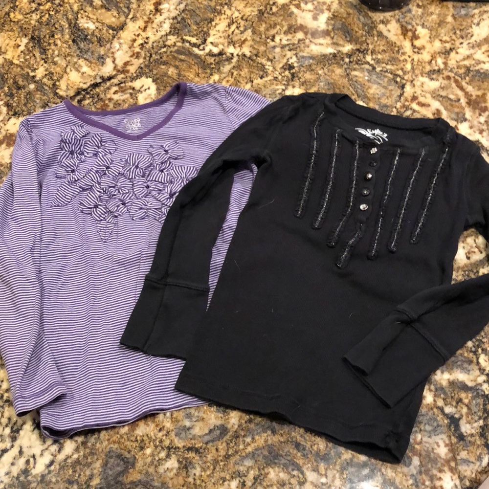 2 long sleeve girls size 5/6 tops